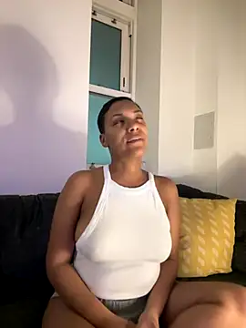 Snapshot of Melia_Rayne chatting on 11/21/25, 10:41 Melia Rayne online show from 11/21/25, 10:41