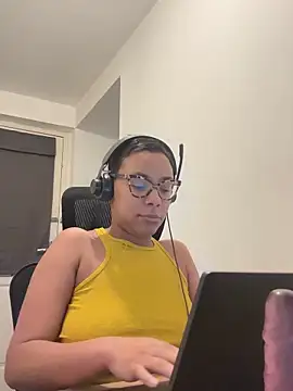 Snapshot of Melia_Rayne chatting on 12/16/25, 10:53 Melia Rayne online show from 12/16/25, 10:53