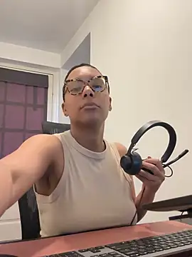 Melia Rayne online show from 04/06/26, 09:32