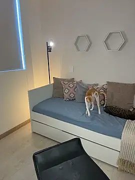 ValentinaMilann online show from 04/02/26, 07:00