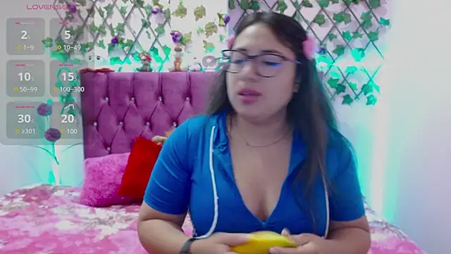 Snapshot of Anny__cute chatting on 03/20/25, 12:32 Anny cute online show from 03/20/25, 12:32