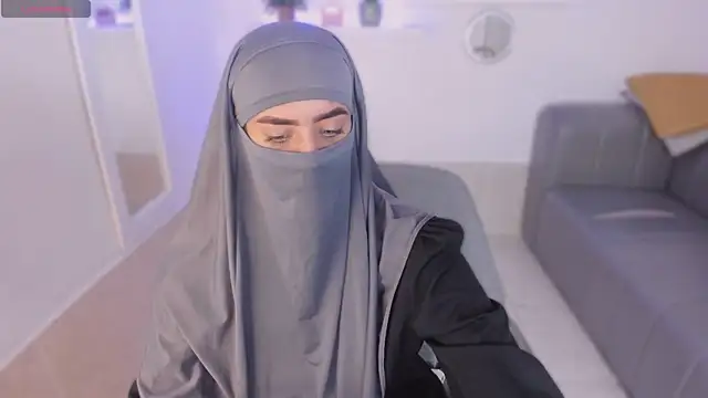 Snapshot of salma_arabicc chatting on 10/15/25, 04:12 salma arabicc online show from 10/15/25, 04:12