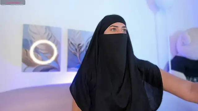 Snapshot of salma_arabicc chatting on 10/28/25, 04:20 salma arabicc online show from 10/28/25, 04:20