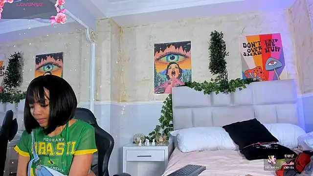 SarahLynn7 online show from 11/17/25, 11:21