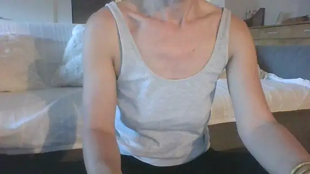 Snapshot of Valentinette chatting on 04/21/26, 05:25 Valentinette online show from 04/21/26, 05:25