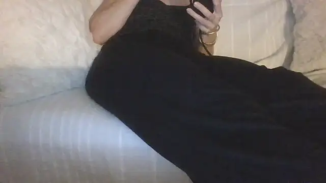 Snapshot of Valentinette chatting on 04/22/26, 08:21 Valentinette online show from 04/22/26, 08:21