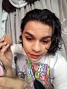 Snapshot of Moonroxe_ chatting on 03/04/25, 05:13 Moonroxe online show from 03/04/25, 05:13