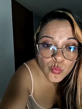 Snapshot of KimyCox_16 chatting on 03/05/25, 12:16 KimyCox 16 online show from 03/05/25, 12:16