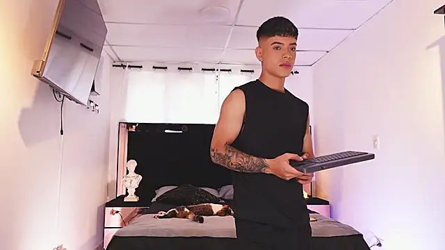 Snapshot of ErosKhaos chatting on 03/08/25, 08:46 ErosKhaos online show from 03/08/25, 08:46