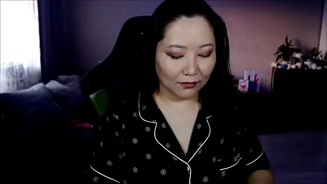 Snapshot of LisaAsianFlower chatting on 03/17/25, 12:14 LisaAsianFlower online show from 03/17/25, 12:14