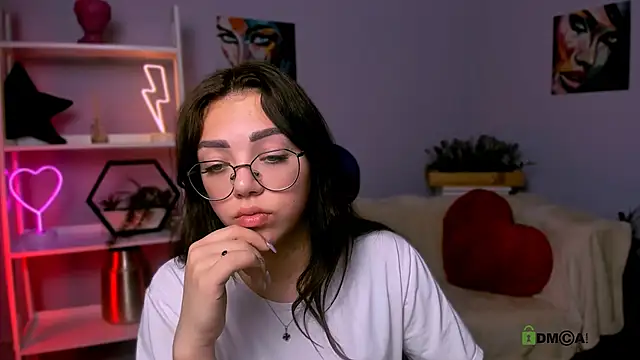 Snapshot of kiki_swan chatting on 03/10/25, 10:04 kiki swan online show from 03/10/25, 10:04