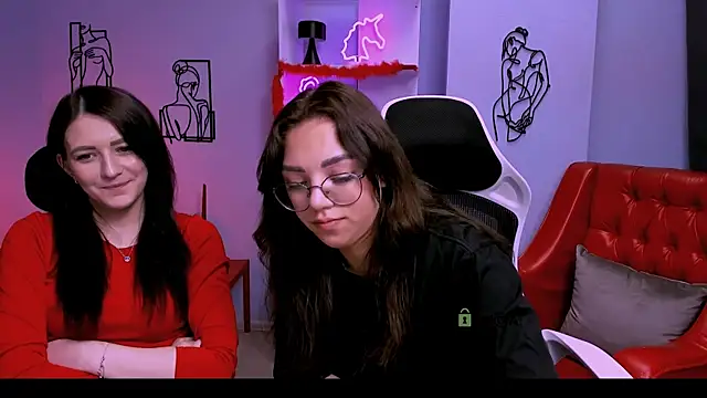 Snapshot of kiki_swan chatting on 03/12/25, 11:12 kiki swan online show from 03/12/25, 11:12