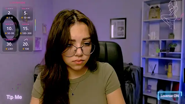 Snapshot of kiki_swan chatting on 03/20/25, 07:47 kiki swan online show from 03/20/25, 07:47