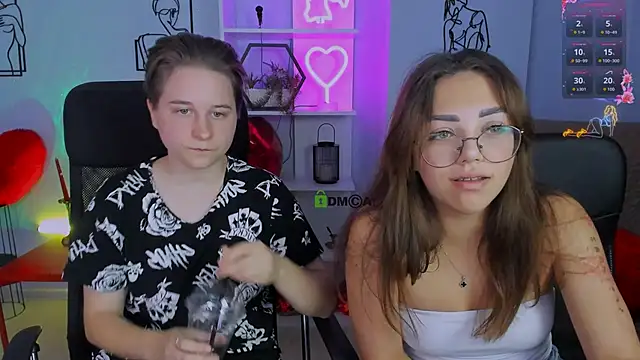 Snapshot of kiki_swan chatting on 09/20/25, 07:53 kiki swan online show from 09/20/25, 07:53