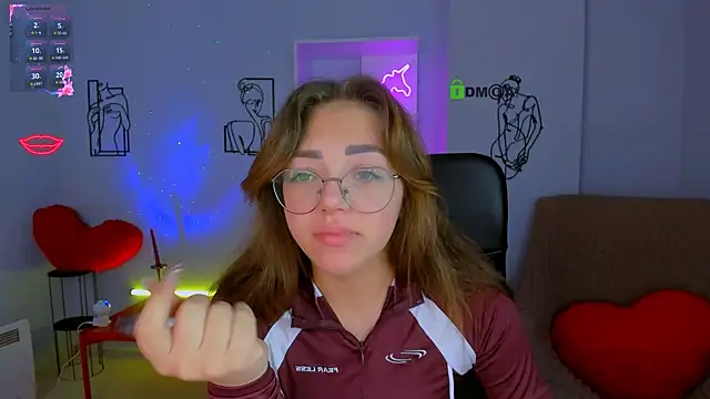 Snapshot of kiki_swan chatting on 10/16/25, 05:41 kiki swan online show from 10/16/25, 05:41