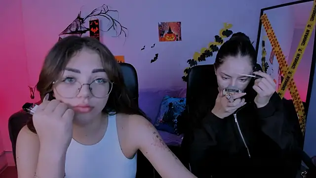 Snapshot of kiki_swan chatting on 11/04/25, 06:56 kiki swan online show from 11/04/25, 06:56