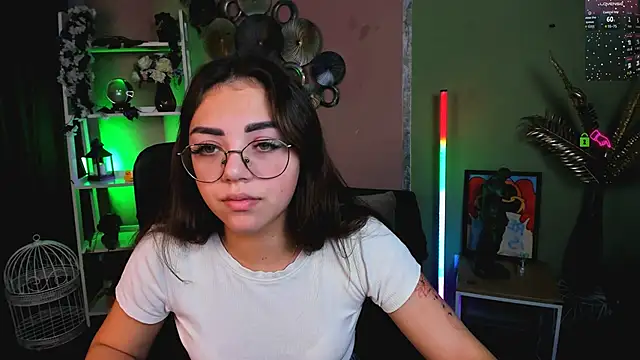 Snapshot of kiki_swan chatting on 12/03/25, 09:07 kiki swan online show from 12/03/25, 09:07