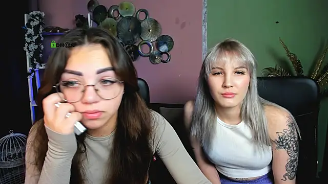 Snapshot of kiki_swan chatting on 12/04/25, 06:44 kiki swan online show from 12/04/25, 06:44