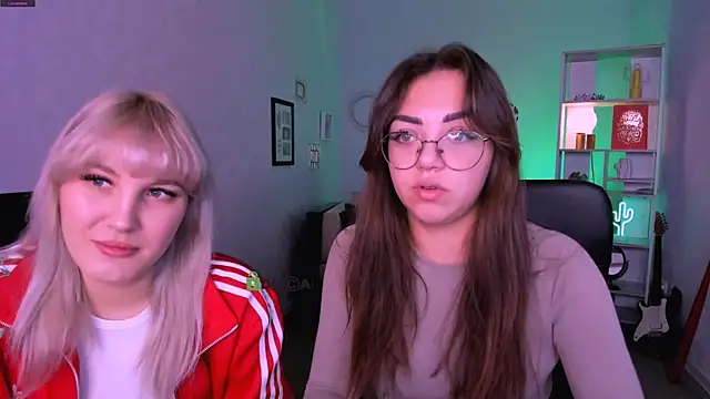 Snapshot of kiki_swan chatting on 12/15/25, 06:50 kiki swan online show from 12/15/25, 06:50