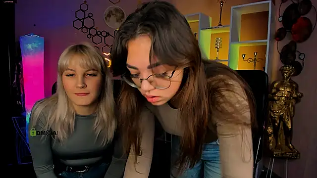 Snapshot of kiki_swan chatting on 12/19/25, 06:42 kiki swan online show from 12/19/25, 06:42