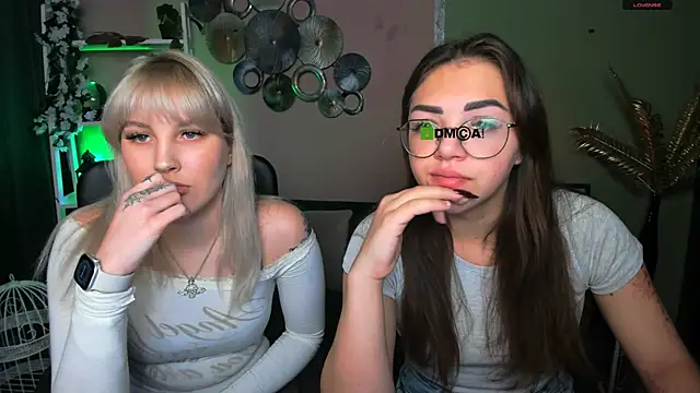 Snapshot of kiki_swan chatting on 12/22/25, 07:05 kiki swan online show from 12/22/25, 07:05