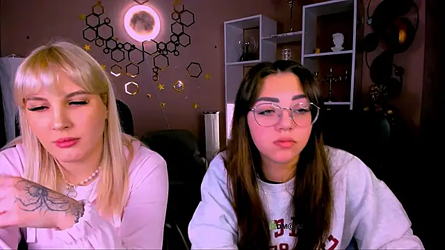 Snapshot of kiki_swan chatting on 02/06/26, 07:02 kiki swan online show from 02/06/26, 07:02