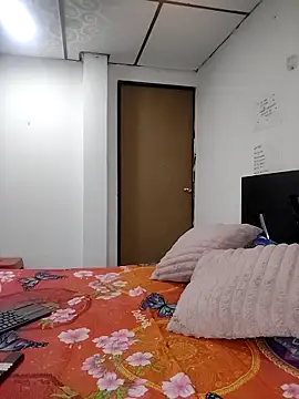 Snapshot of mialorents chatting on 02/01/26, 11:31 mialorents online show from 02/01/26, 11:31