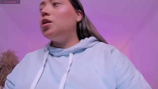 Snapshot of heidy_johns chatting on 01/06/26, 03:21 heidy johns online show from 01/06/26, 03:21