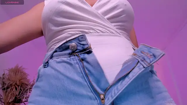 Snapshot of heidy_johns chatting on 01/08/26, 03:20 heidy johns online show from 01/08/26, 03:20