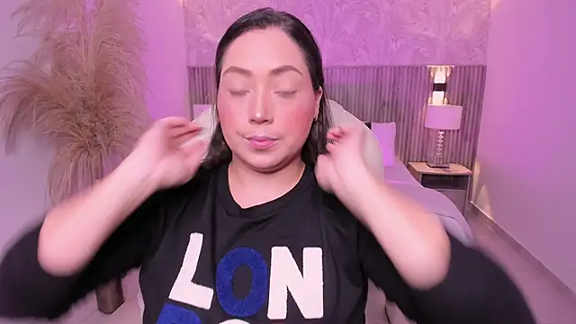 Snapshot of heidy_johns chatting on 01/14/26, 03:23 heidy johns online show from 01/14/26, 03:23