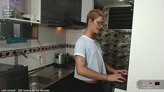 Snapshot of juanes_puthee chatting on 10/07/25, 12:19 juanes puthee online show from 10/07/25, 12:19