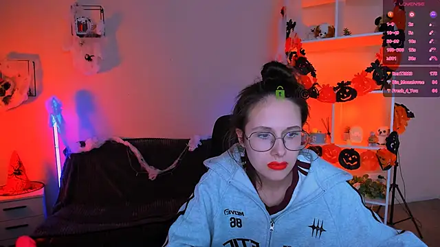 mona cloud online show from 10/30/25, 02:46