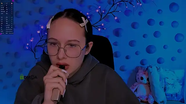 mona cloud online show from 12/18/25, 08:15