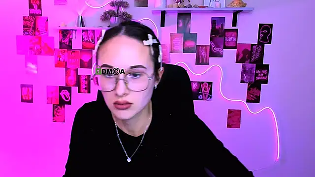 mona cloud online show from 03/04/26, 08:15