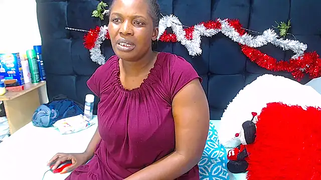 Snapshot of TaurusClitCake chatting on 11/26/25, 04:30 TaurusClitCake online show from 11/26/25, 04:30