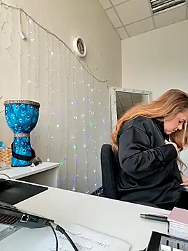 Juicy PeachLux online show from 03/16/26, 05:55