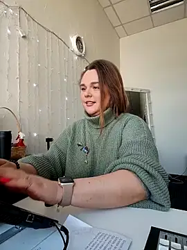 Juicy PeachLux online show from 04/13/26, 09:15