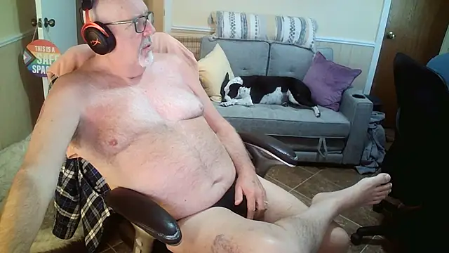 Snapshot of superbearboss chatting on 05/06/26, 04:45 superbearboss online show from 05/06/26, 04:45