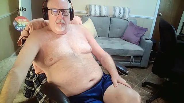 Snapshot of superbearboss chatting on 05/07/26, 05:40 superbearboss online show from 05/07/26, 05:40