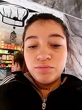 Snapshot of Karina_Leon chatting on 11/29/25, 08:12 Karina Leon online show from 11/29/25, 08:12