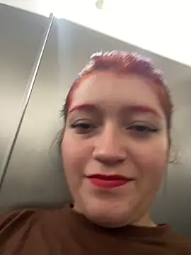 Karina Leon online show from 12/17/25, 09:10