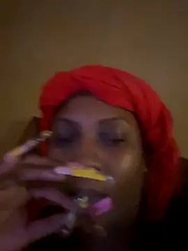 Snapshot of Dymmmm chatting on 11/04/25, 10:53 Dymmmm online show from 11/04/25, 10:53