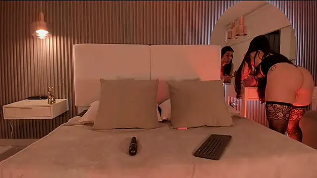 Snapshot of Zoewhitte chatting on 11/25/25, 03:06 Zoewhitte online show from 11/25/25, 03:06