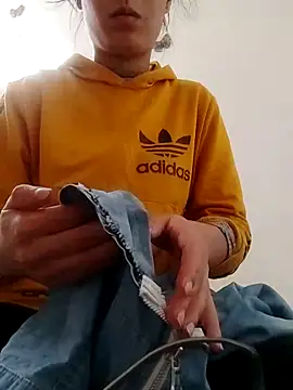 saraaxx1 online show from 11/21/25, 02:16