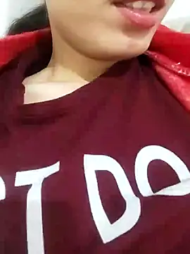 saraaxx1 online show from 11/25/25, 10:26