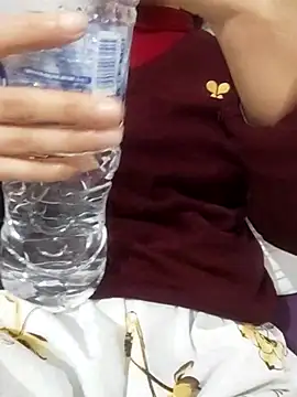 saraaxx1 online show from 02/05/26, 10:47