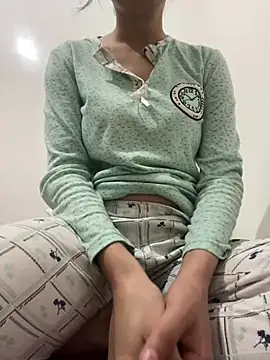 saraaxx1 online show from 05/01/26, 01:48