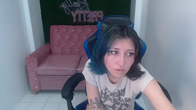 Snapshot of lissacatty_t chatting on 03/06/25, 10:04 lissacatty t online show from 03/06/25, 10:04