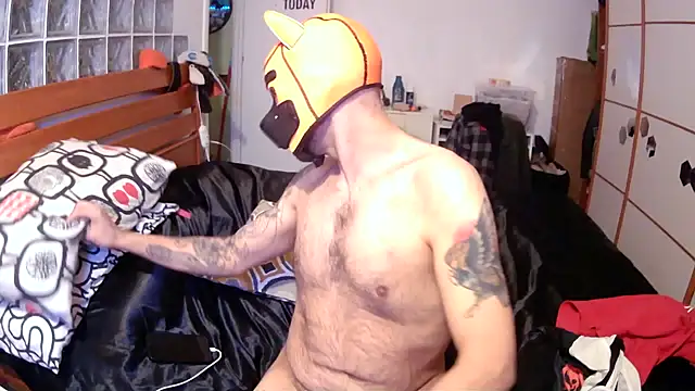 Snapshot of danix_wild_wolf chatting on 12/17/25, 01:28 danix wild wolf online show from 12/17/25, 01:28