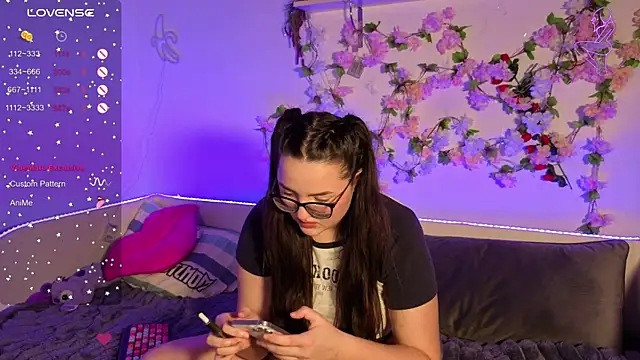 MiraLuccian online show from 10/06/25, 06:49